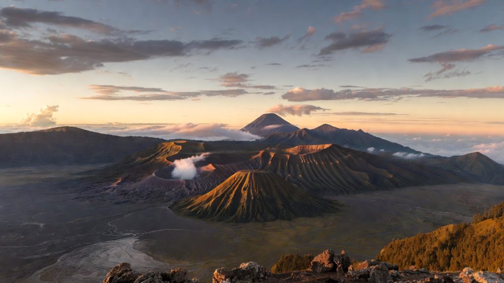 lautan pasir Gunung Bromo saat pagi hari