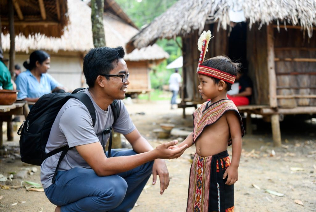 Interaksi hangat antara wisatawan dengan anak-anak suku lokal di desa wisata Papua